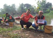 Peringati HUT RI ke-80, PT Suparma Tbk Tanam 80 Pohon dan Tebar 8.000 Bibit Ikan di Hulu Kali Surabaya