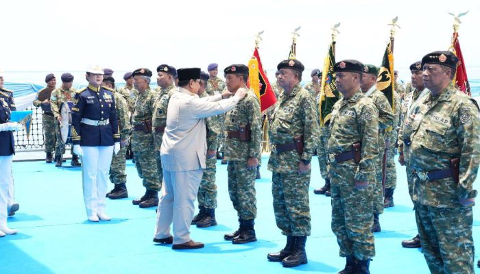 Jelang HUT Ke-80 TNI, Kekuatan Maritim TNI AL Unjuk Gigi di “Presidential Inspection” Teluk Jakarta