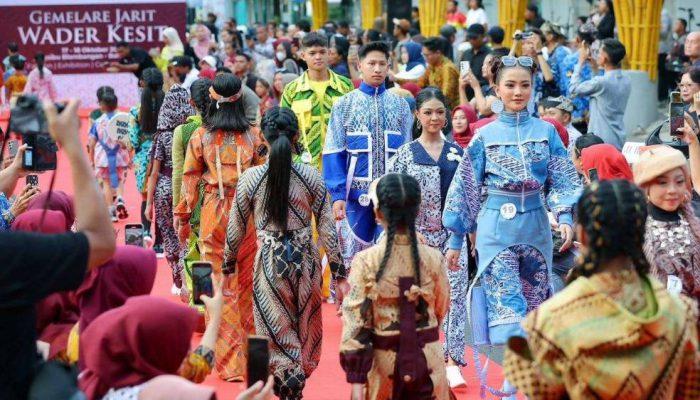 Pemkab Banyuwangi Dorong Inovasi Batik di BBF 2025, Angkat Motif “Wader Kesit”