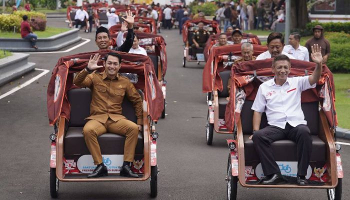 100 Becak Listrik Bantuan Presiden Prabowo Disalurkan untuk Tukang Becak di Tuban