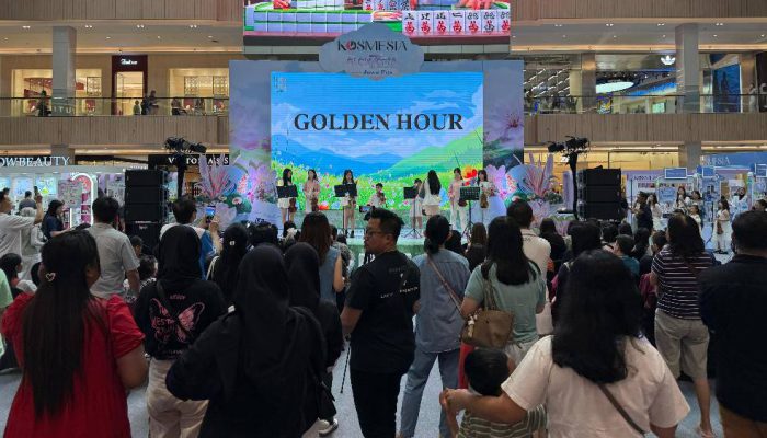 GLOW7OPIA Jadi Wujud Perayaan HUT ke-7 KOSMESIA di Surabaya