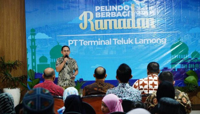 Pelindo Berbagi Ramadhan, Terminal Teluk Lamong Bagikan Sembako dan Santunan Anak Yatim