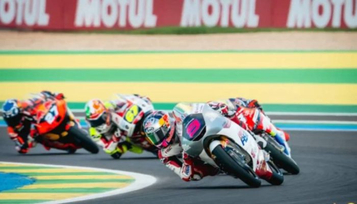 Bangga! Veda Ega Pratama Jadi Pembalap RI Pertama Podium Moto3