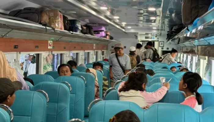 KA Tambahan Ekonomi Kerakyatan Jadi Primadona Mudik, Puluhan Ribu Tiket Ludes Terjual