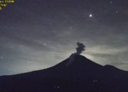 Semeru Erupsi Sabtu Malam, Awan Panas Meluncur 2,5 Km
