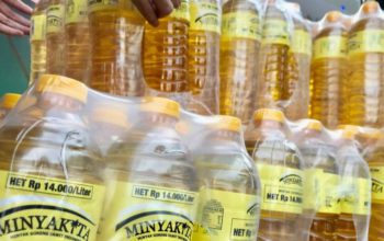 Harga Minyak Goreng Naik, Bulog Jatim Tambah Pasokan MinyaKita