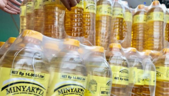 Harga Minyak Goreng Naik, Bulog Jatim Tambah Pasokan MinyaKita