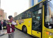 Petugas Halte Bus Shalawat Siaga Seharian Dampingi Jamaah di Makkah