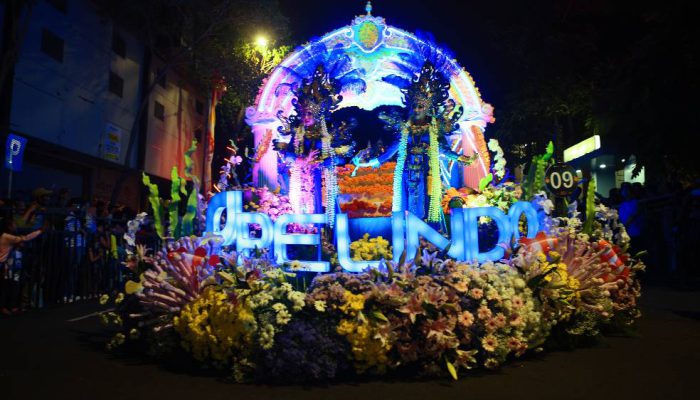 Mobil Hias Pelindo Tampilkan Harmoni Laut dan Budaya di Surabaya Vaganza