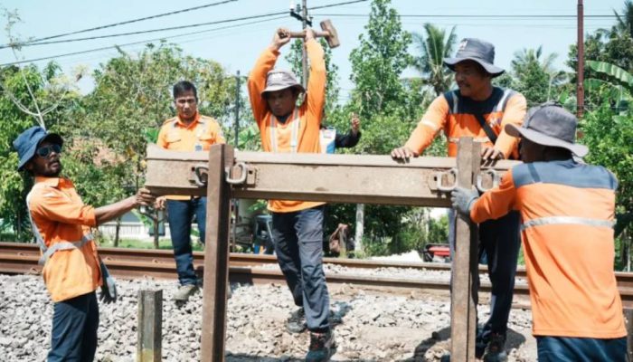 Jelang Libur Sekolah, KAI Daop 9 Jember Tertibkan 11 Perlintasan Liar