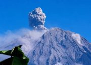 Gunung Semeru Erupsi Lima Kali, Letusan Tertinggi Capai 1,2 Kilometer