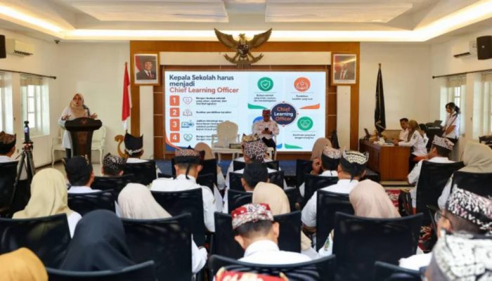 Tekan Angka Putus Sekolah, Bupati Ipuk Dorong Kepala Sekolah Rangkul Siswa Rentan