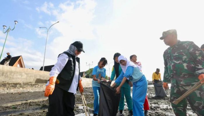 Banyuwangi Jadi Percontohan Gerakan Indonesia ASRI, Libatkan 1.000 Relawan Bersih Pantai
