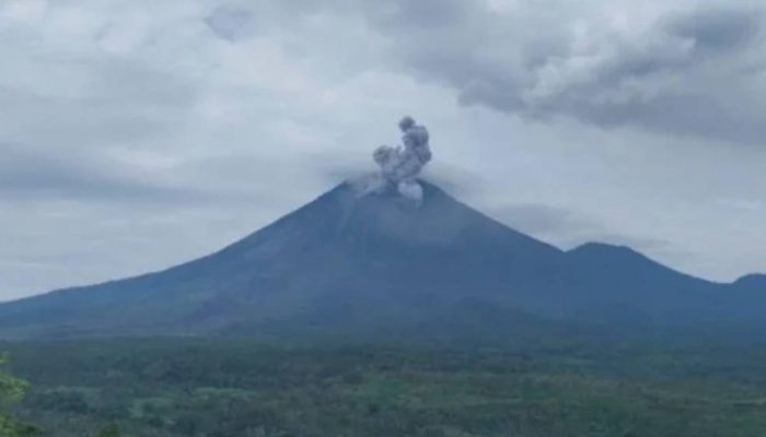 Semeru Erupsi Lagi, Warga Dilarang Beraktivitas di Radius 13 Kilometer
