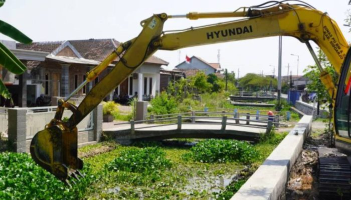 Bupati Subandi Targetkan 5 Alat Berat Beroperasi, Sungai Tanggulangin Dikebut Sebelum Musim Hujan