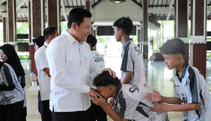 Lepas Atlet Pagar Nusa ke Banyuwangi, Subandi Tekankan Pendidikan dan Masa Depan
