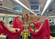 Semarak HUT ke-81 KAI, Gandrung On Train Hibur Penumpang KA Sangkuriang