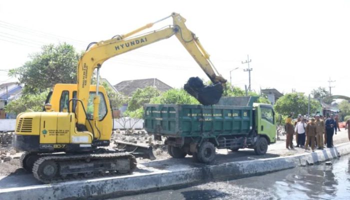 Jelang Musim Hujan, Pemkab Sidoarjo Kerahkan 8 Ekskavator Normalisasi Sungai