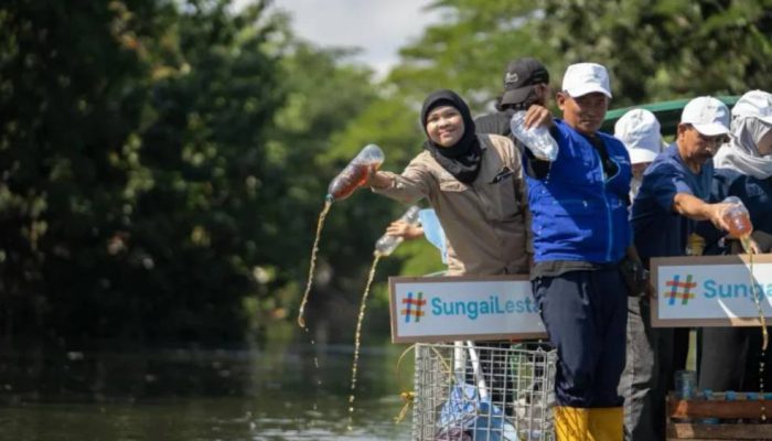 Kali Tebu Surabaya Dipenuhi Sampah, 3,12 Ton Diangkut dalam Aksi Hari Sungai Sedunia