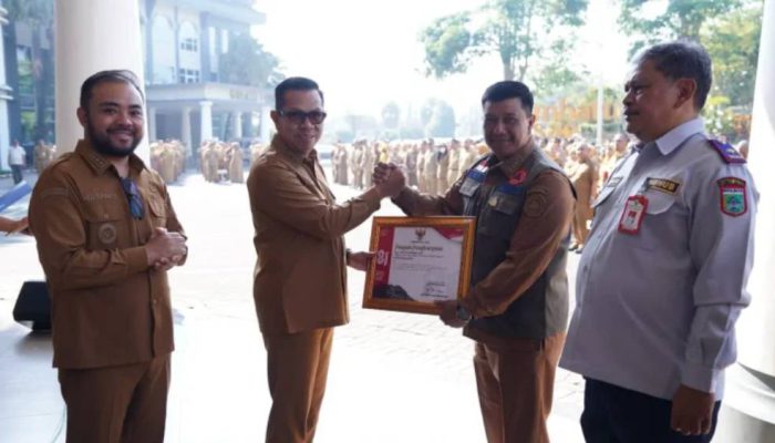 Penghargaan Gubernur Jatim untuk BPBD Kota Batu atas Ekspedisi 81 Gunung Arjuno