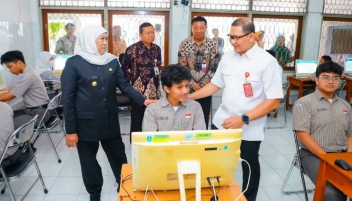 Jelang TKA 2026, Khofifah Motivasi 438.126 Murid SMA, SMK, dan SLB di Jawa Timur