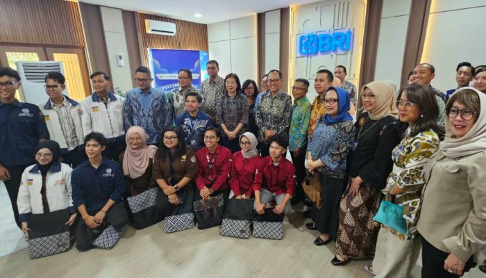 BRI Peduli Hadirkan Gerai CERDAS PeKA di UNAIR untuk Tingkatkan Literasi Keuangan
