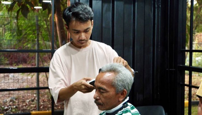 Lamong Cukur, Inovasi TJSL Terminal Teluk Lamong Buka Peluang Kerja bagi Warga Ring 1